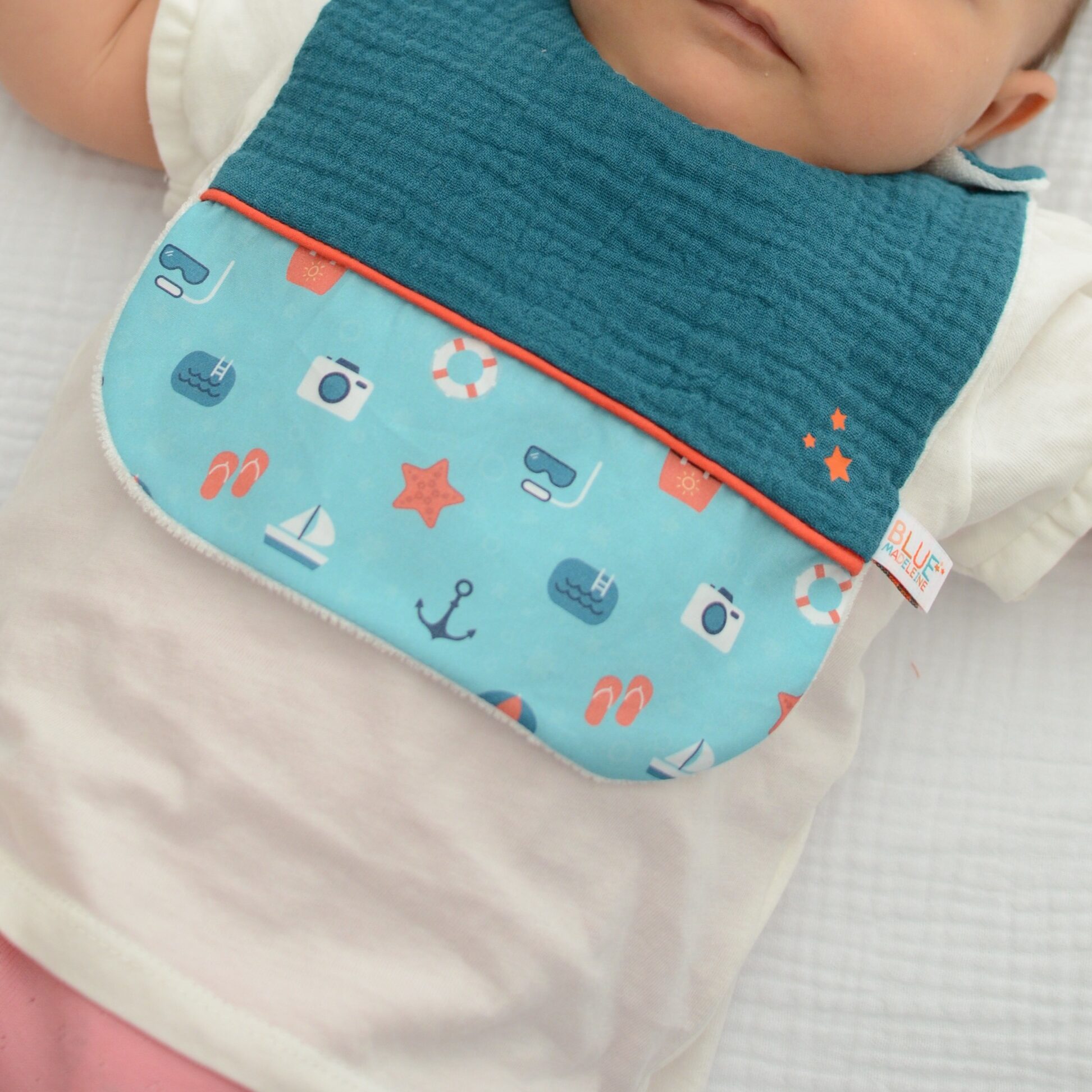 Bavoir nouveau né Collection 'A la plage!' Bleu canard